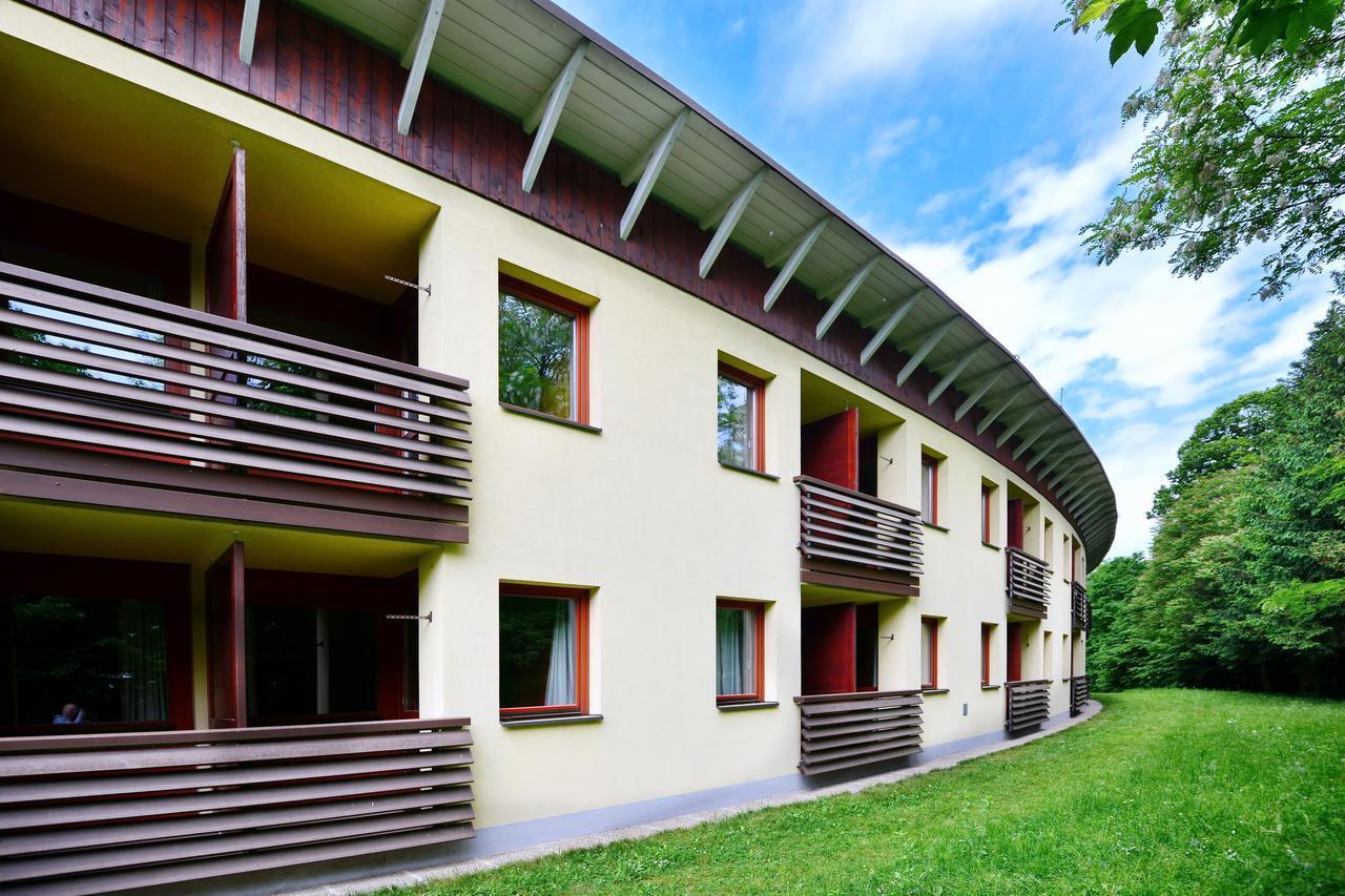 Hotel Bildungshaus Schloss Krastowitz Klagenfurt am Woerthersee Exteriér fotografie
