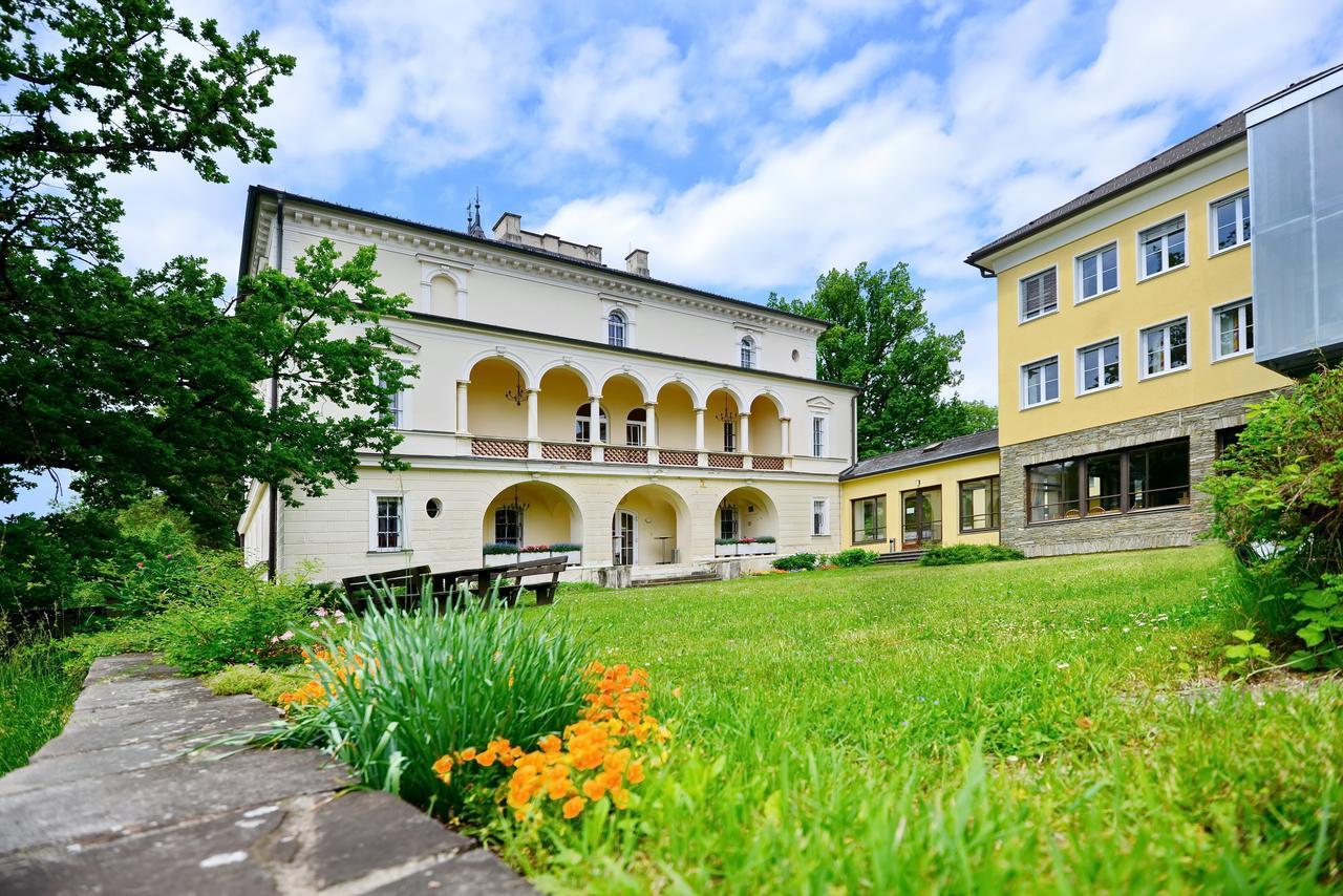Hotel Bildungshaus Schloss Krastowitz Klagenfurt am Woerthersee Exteriér fotografie